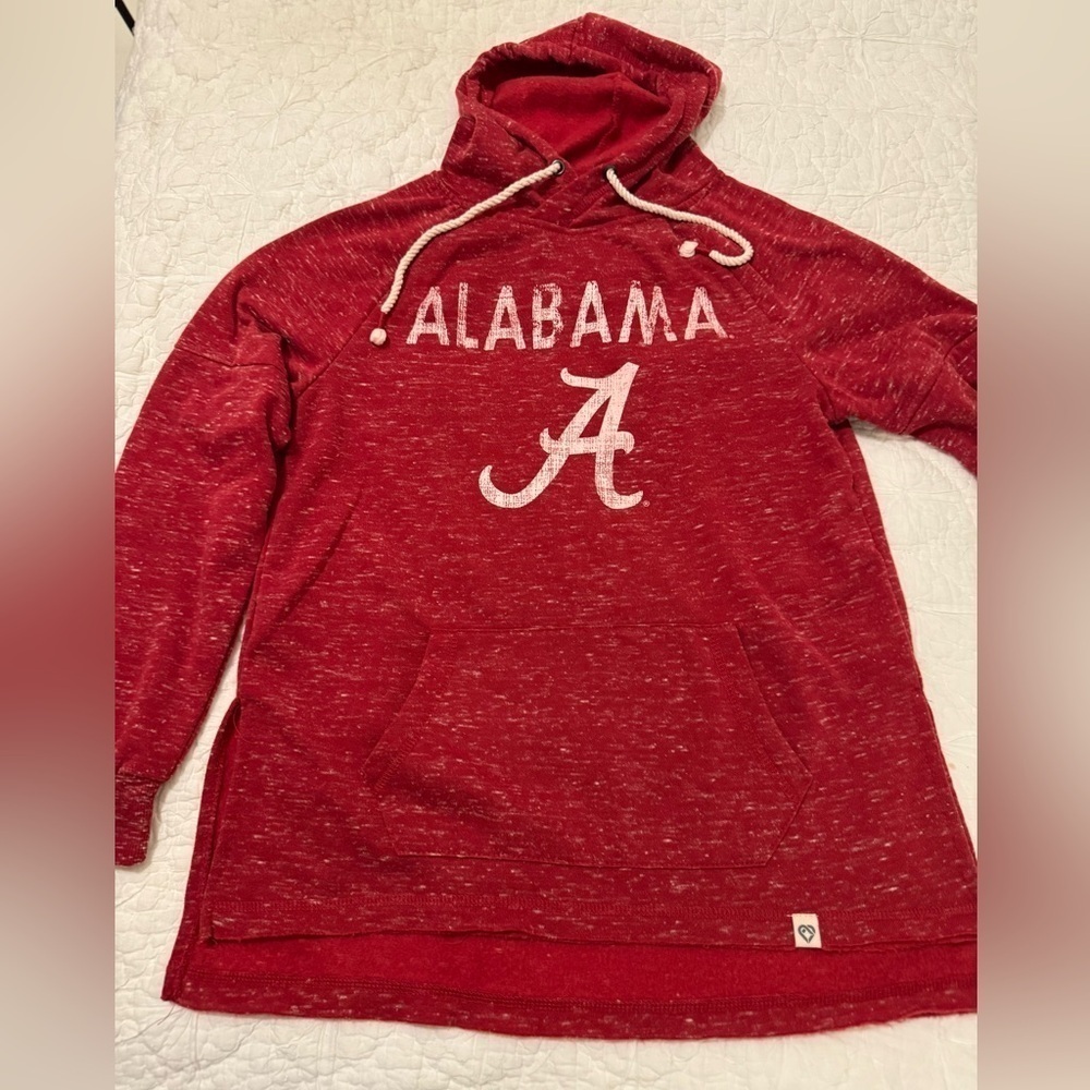 Alabama Crimson Tide Light Weight Hooded Pullover. Red Size Medium